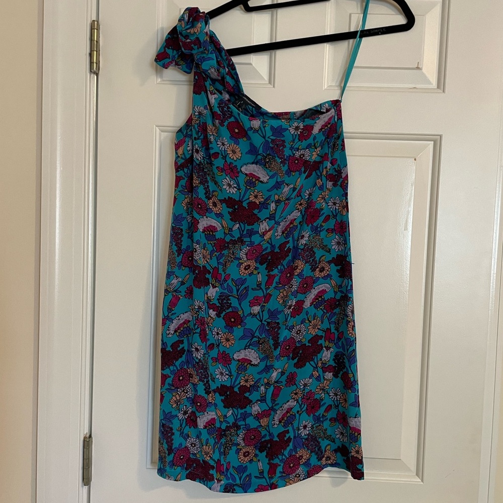 French connection NWT Floral print 1 shoulder bow dress with removable waistband